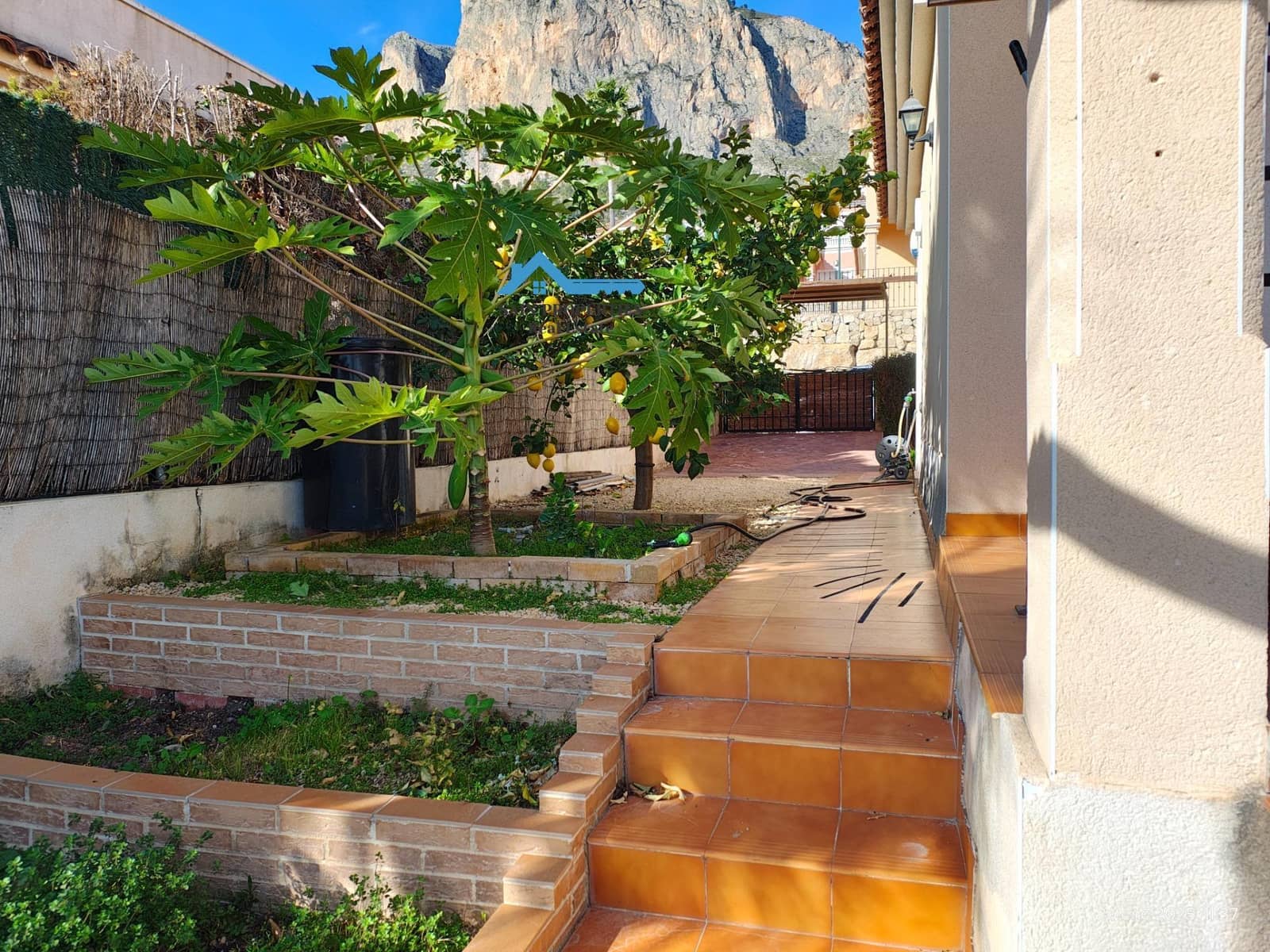 2 bedroom Villa for sale in Polop with pool - € 305,000 (Ref: 9206767)