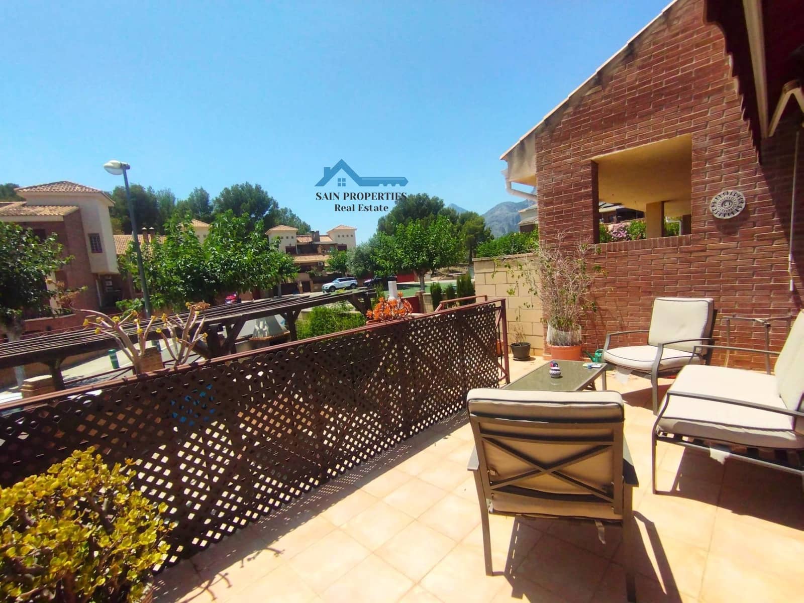 4 soveværelse Rækkehus til salg i La Nucia med swimmingpool - € 310.000 (Ref: 9291529)