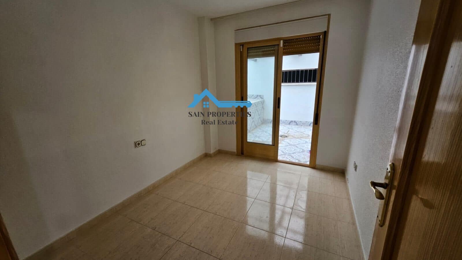 2 soverom Leilighet til salgs i Chirles med garasje - € 139 500 (Ref: 9312838)