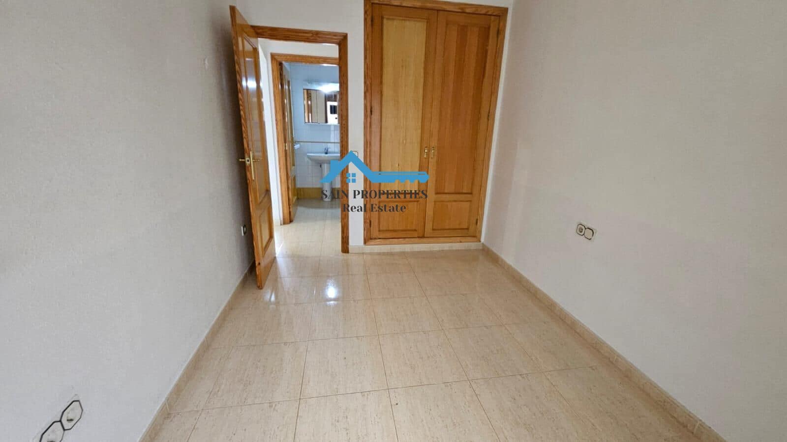 2 soverom Leilighet til salgs i Chirles med garasje - € 139 500 (Ref: 9312838)