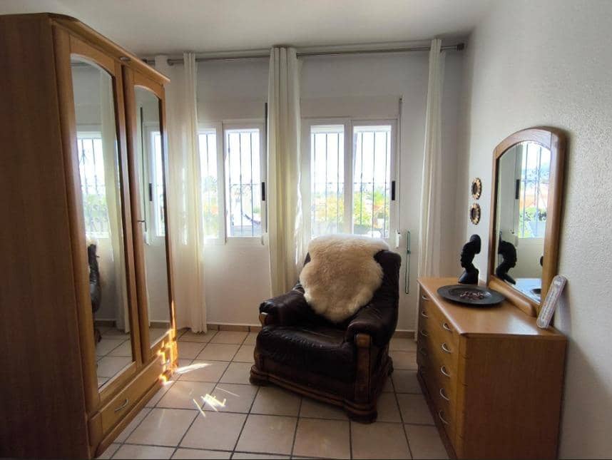 5 bedroom Villa for sale in La Nucia with pool garage - € 690,000 (Ref: 9344735)