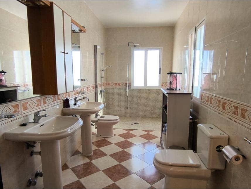 5 bedroom Villa for sale in La Nucia with pool garage - € 690,000 (Ref: 9344735)