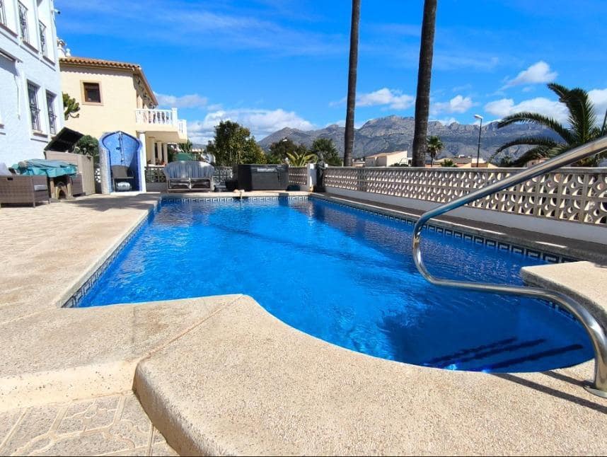 5 bedroom Villa for sale in La Nucia with pool garage - € 690,000 (Ref: 9344735)