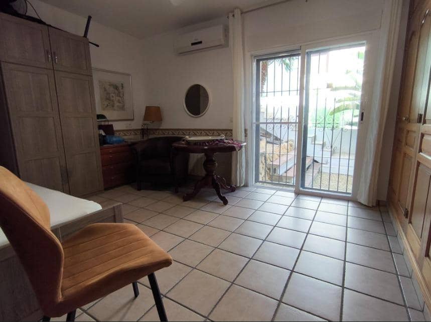 5 bedroom Villa for sale in La Nucia with pool garage - € 690,000 (Ref: 9344735)