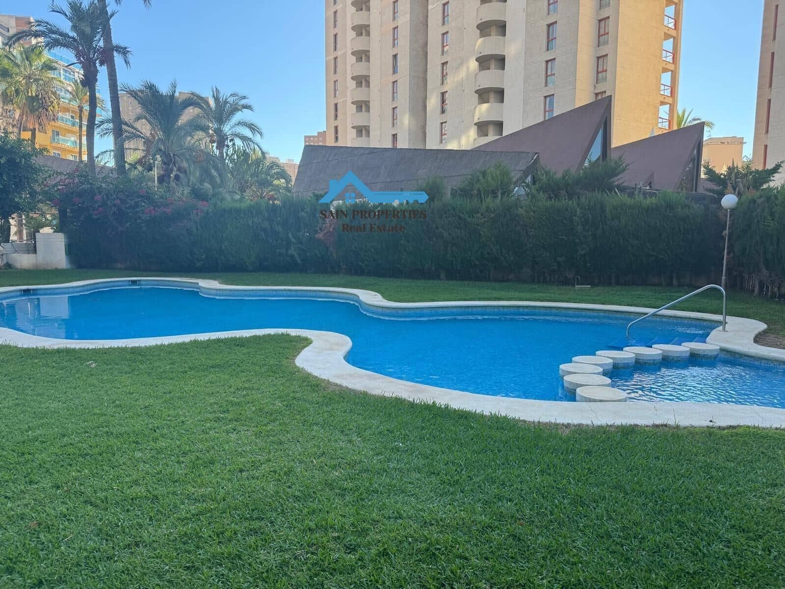 Piso de 2 habitaciones en Cala de Finestrat en venta con piscina - 218.000 € (Ref: 9355810)