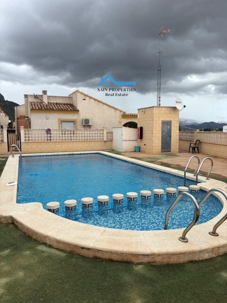 Chalet de 2 habitaciones en Polop en venta con piscina - 275.000 € (Ref: 9355811)