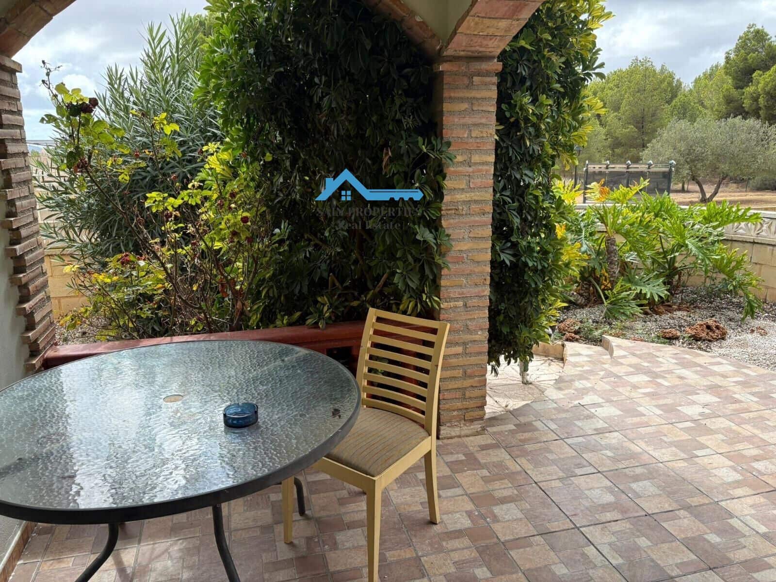 Chalet de 2 habitaciones en Polop en venta con piscina - 275.000 € (Ref: 9355811)