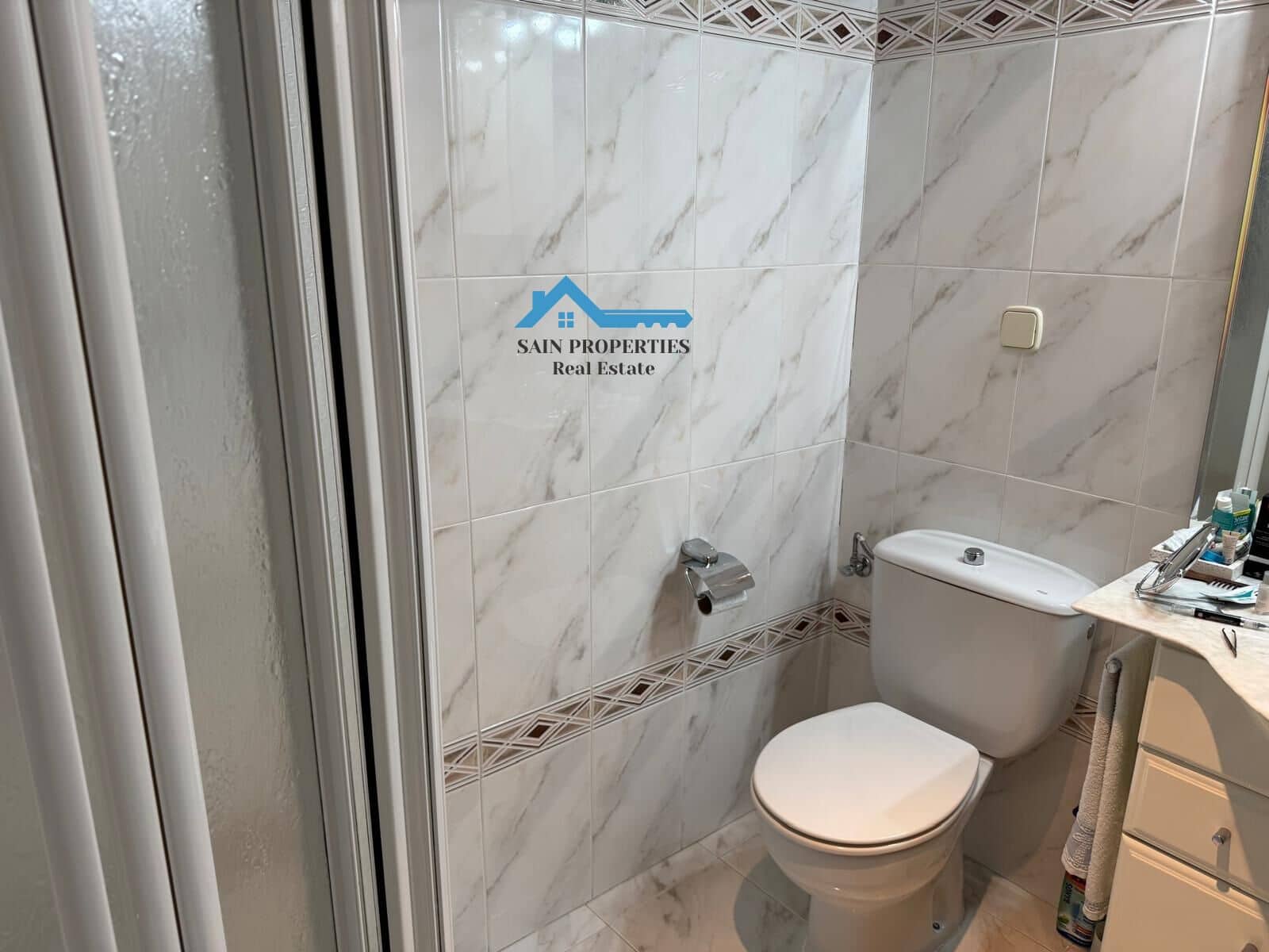 6 soverom Kjedet enebolig til salgs i Benidorm med svømmebasseng - € 460 000 (Ref: 9355812)