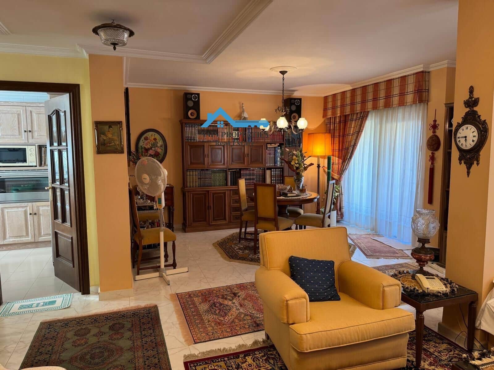 6 soverom Kjedet enebolig til salgs i Benidorm med svømmebasseng - € 460 000 (Ref: 9355812)