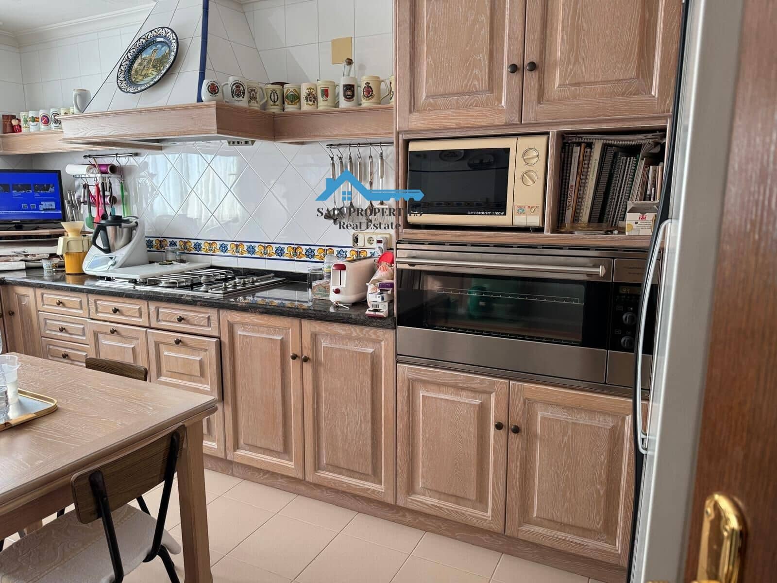 6 soverom Kjedet enebolig til salgs i Benidorm med svømmebasseng - € 460 000 (Ref: 9355812)