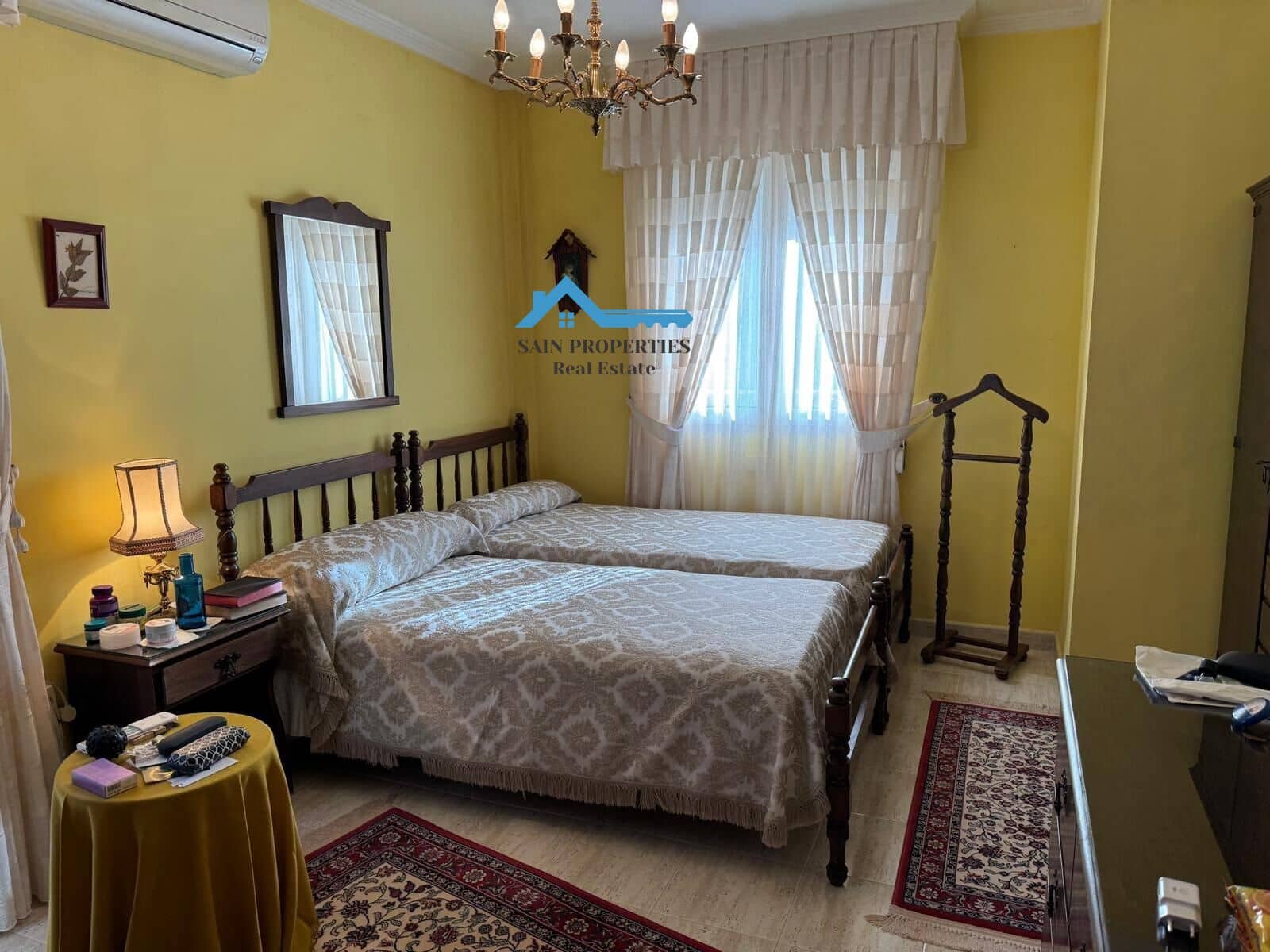 6 soverom Kjedet enebolig til salgs i Benidorm med svømmebasseng - € 460 000 (Ref: 9355812)