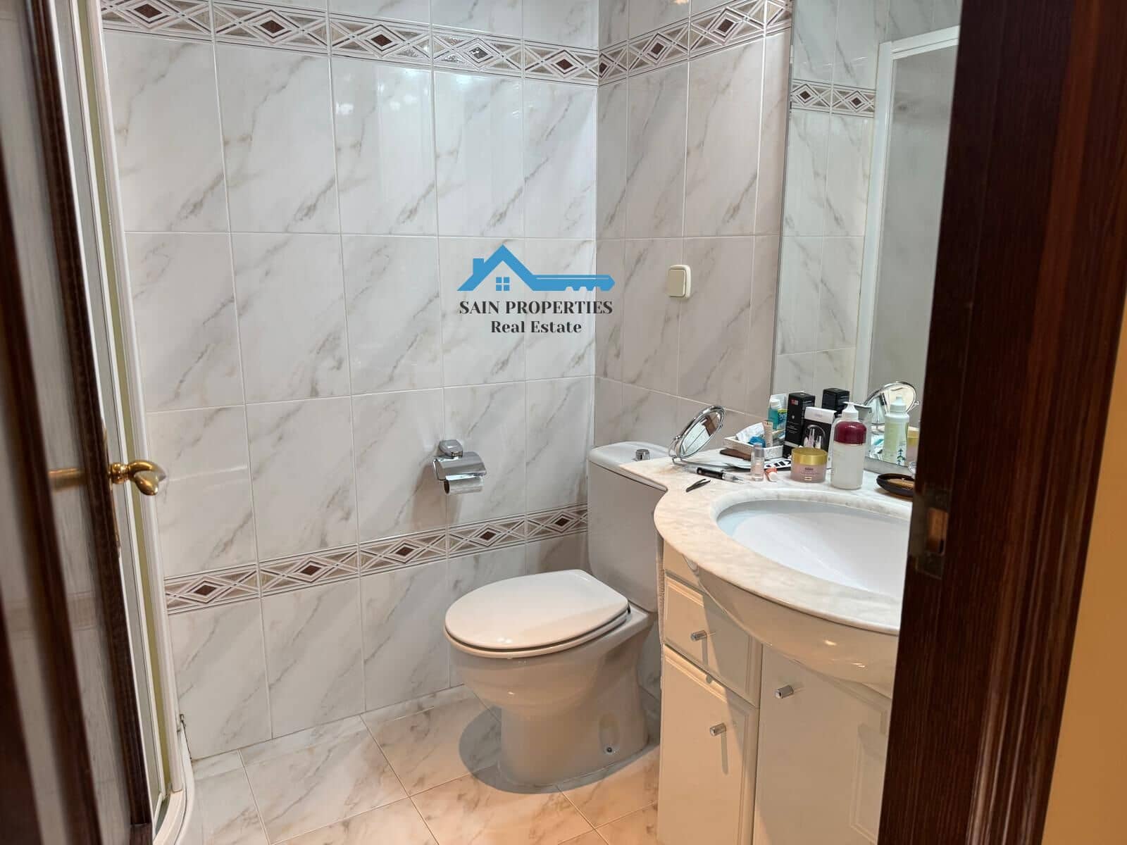 6 soverom Kjedet enebolig til salgs i Benidorm med svømmebasseng - € 460 000 (Ref: 9355812)