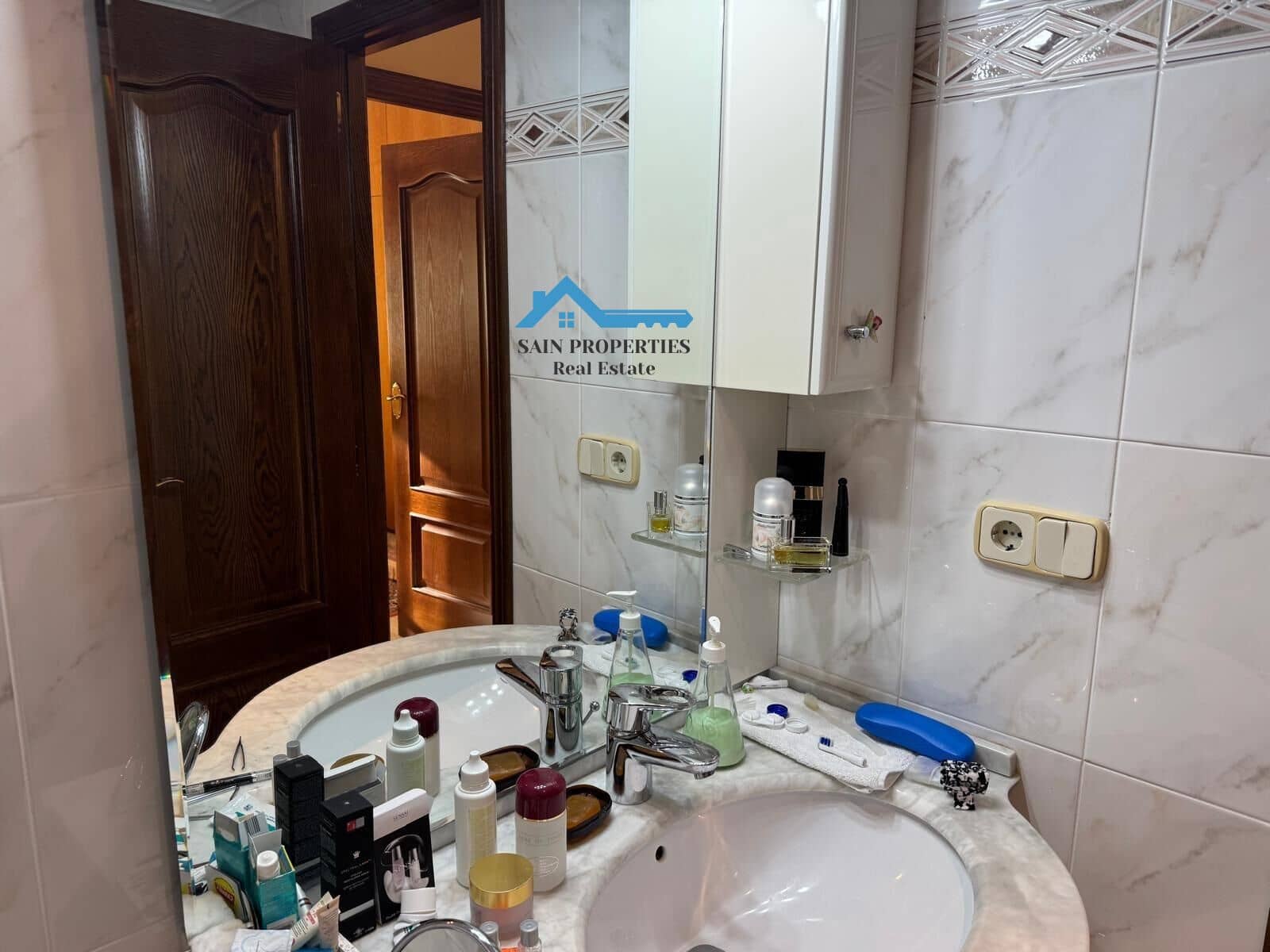 6 soverom Kjedet enebolig til salgs i Benidorm med svømmebasseng - € 460 000 (Ref: 9355812)