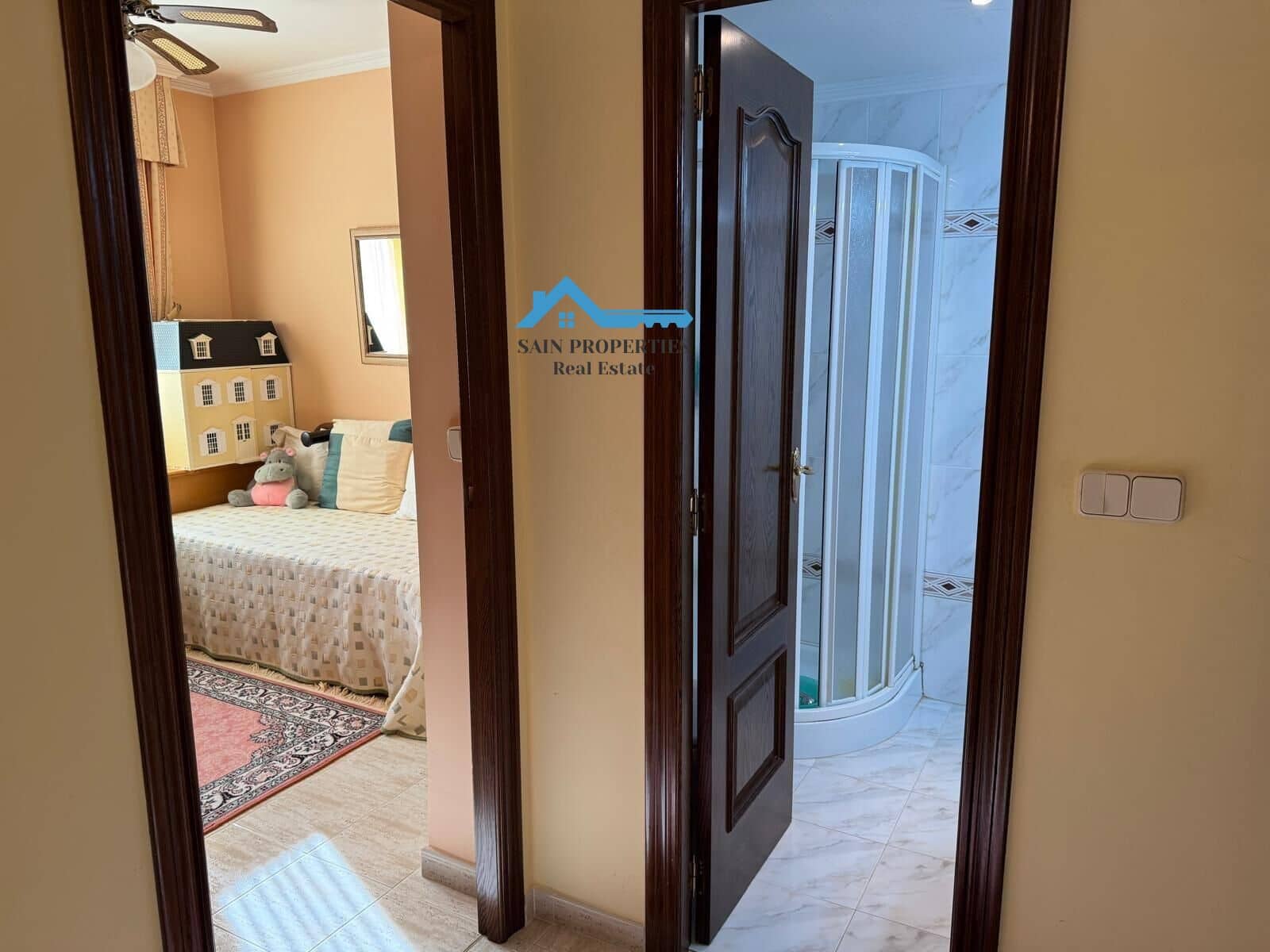 6 soverom Kjedet enebolig til salgs i Benidorm med svømmebasseng - € 460 000 (Ref: 9355812)