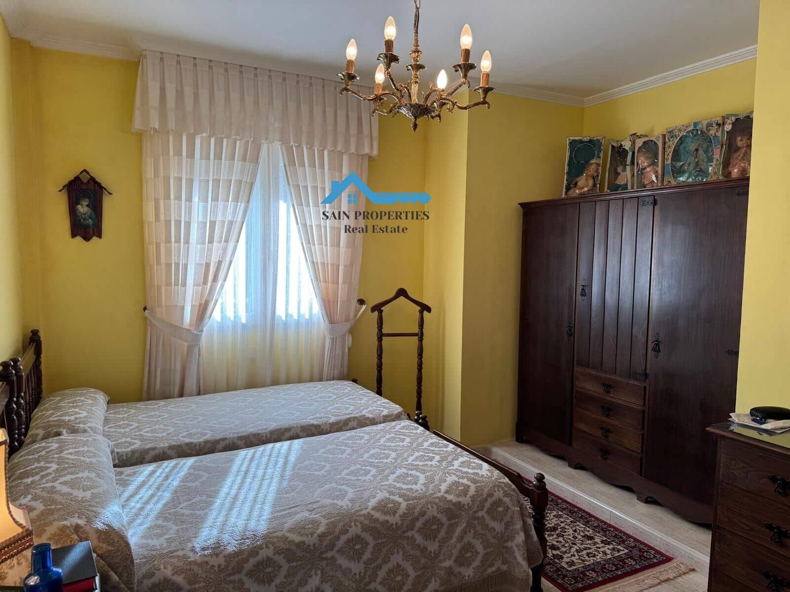 6 soverom Kjedet enebolig til salgs i Benidorm med svømmebasseng - € 460 000 (Ref: 9355812)