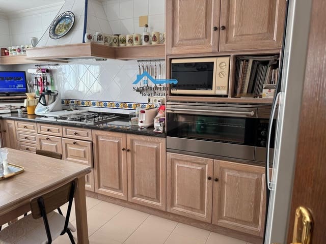 6 soverom Kjedet enebolig til salgs i Benidorm med svømmebasseng - € 460 000 (Ref: 9355812)