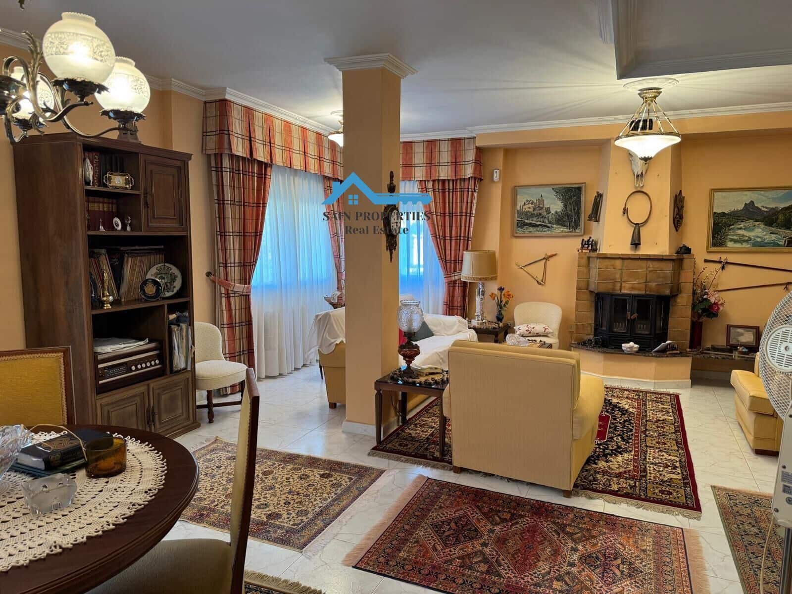 6 soverom Kjedet enebolig til salgs i Benidorm med svømmebasseng - € 460 000 (Ref: 9355812)