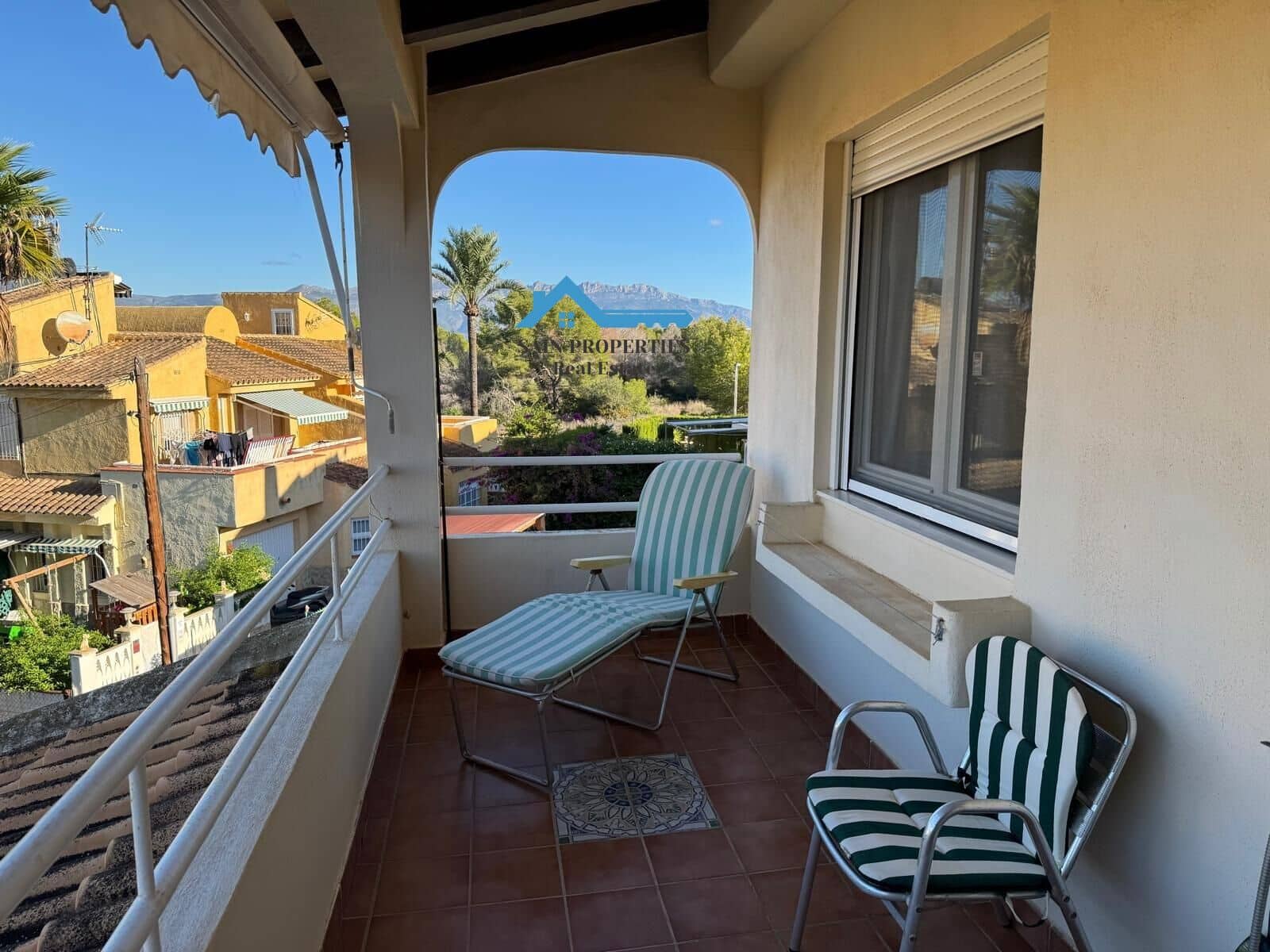 6 soverom Kjedet enebolig til salgs i Benidorm med svømmebasseng - € 460 000 (Ref: 9355812)