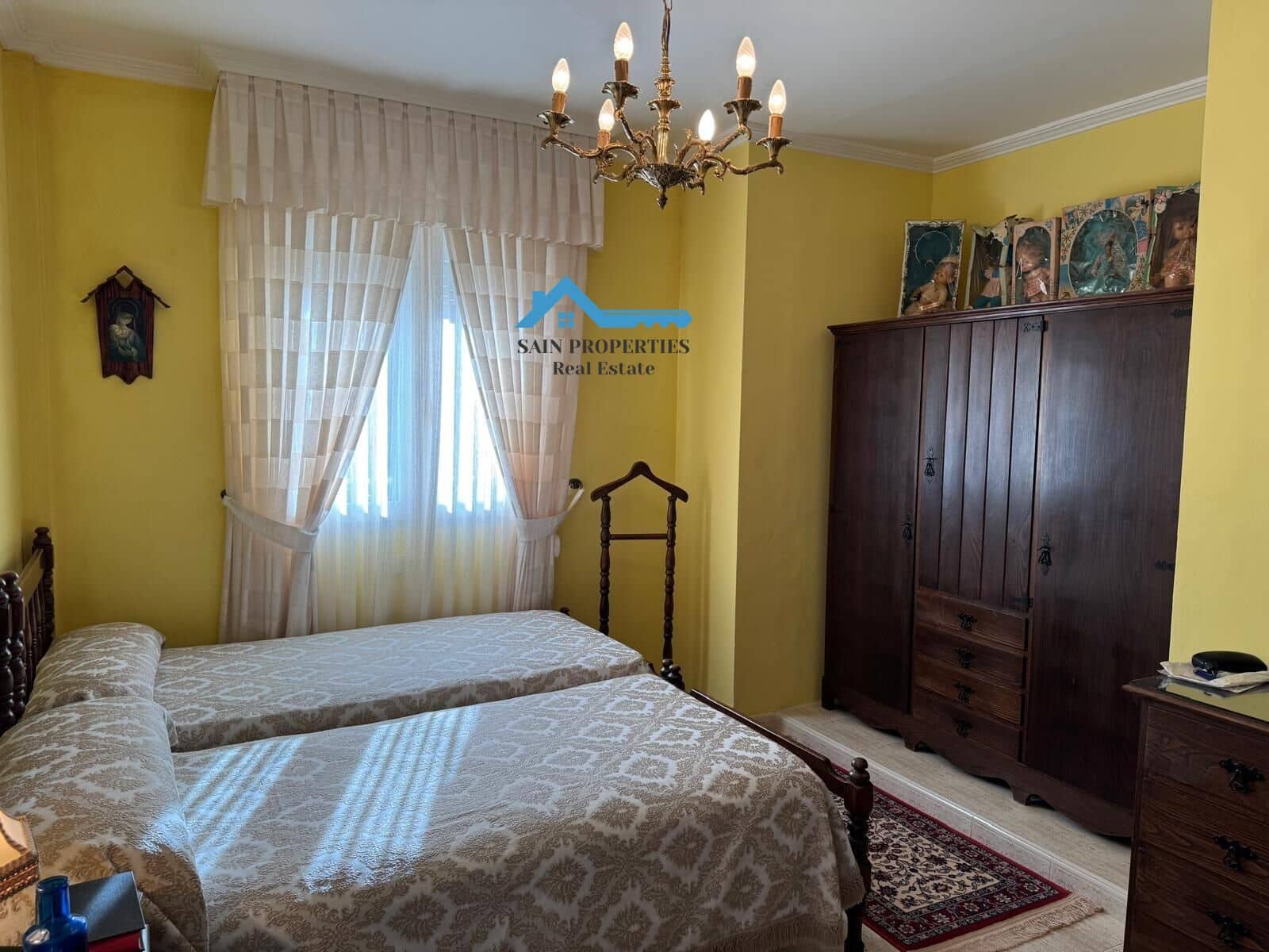 6 soverom Kjedet enebolig til salgs i Benidorm med svømmebasseng - € 460 000 (Ref: 9355812)