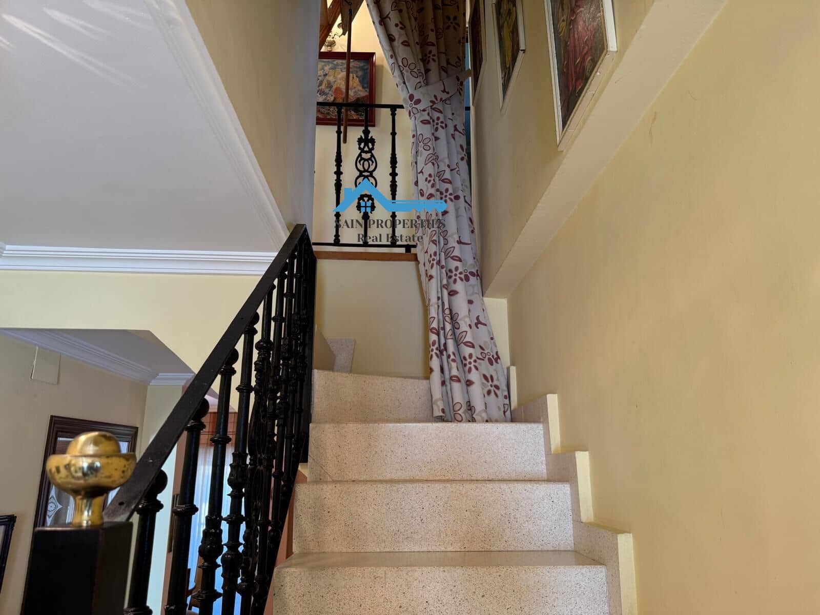 6 soverom Kjedet enebolig til salgs i Benidorm med svømmebasseng - € 460 000 (Ref: 9355812)