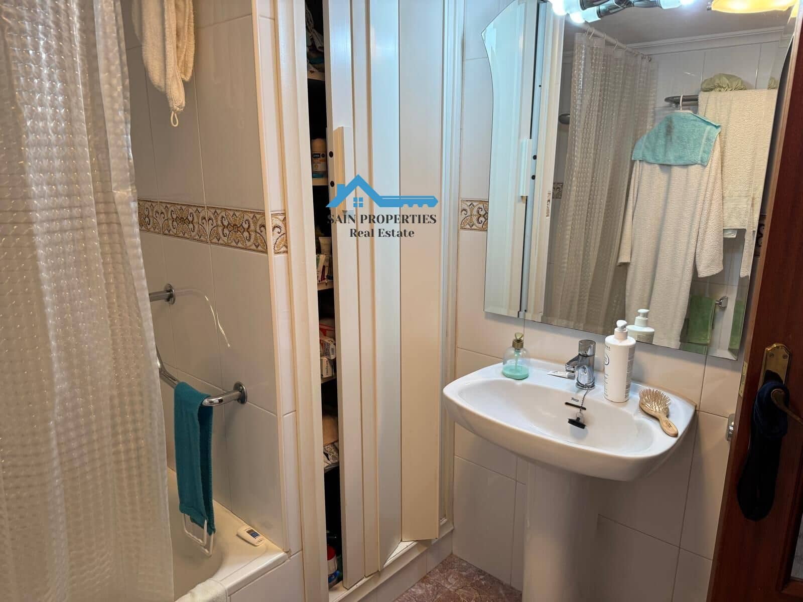 6 soverom Kjedet enebolig til salgs i Benidorm med svømmebasseng - € 460 000 (Ref: 9355812)