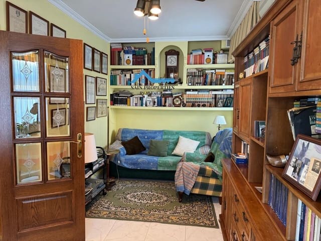 6 soverom Kjedet enebolig til salgs i Benidorm med svømmebasseng - € 460 000 (Ref: 9355812)