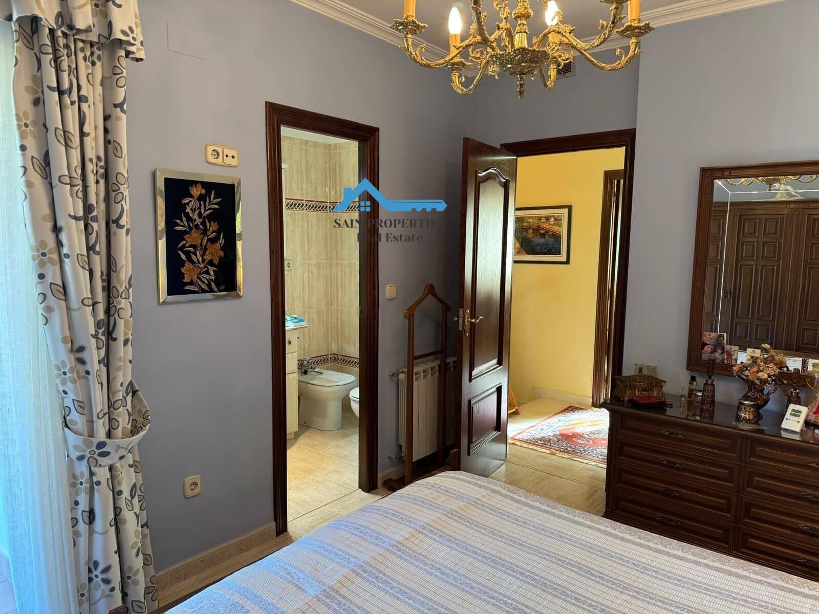 6 soverom Kjedet enebolig til salgs i Benidorm med svømmebasseng - € 460 000 (Ref: 9355812)