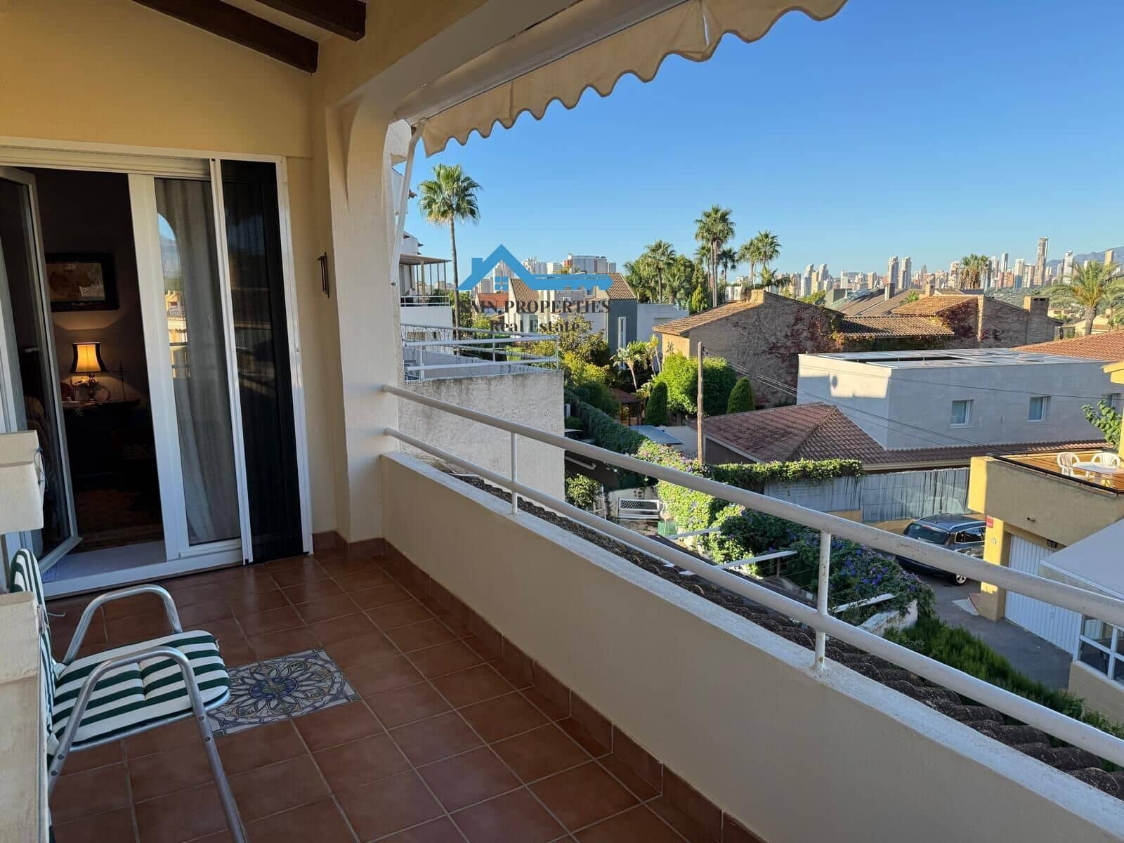 6 soverom Kjedet enebolig til salgs i Benidorm med svømmebasseng - € 460 000 (Ref: 9355812)