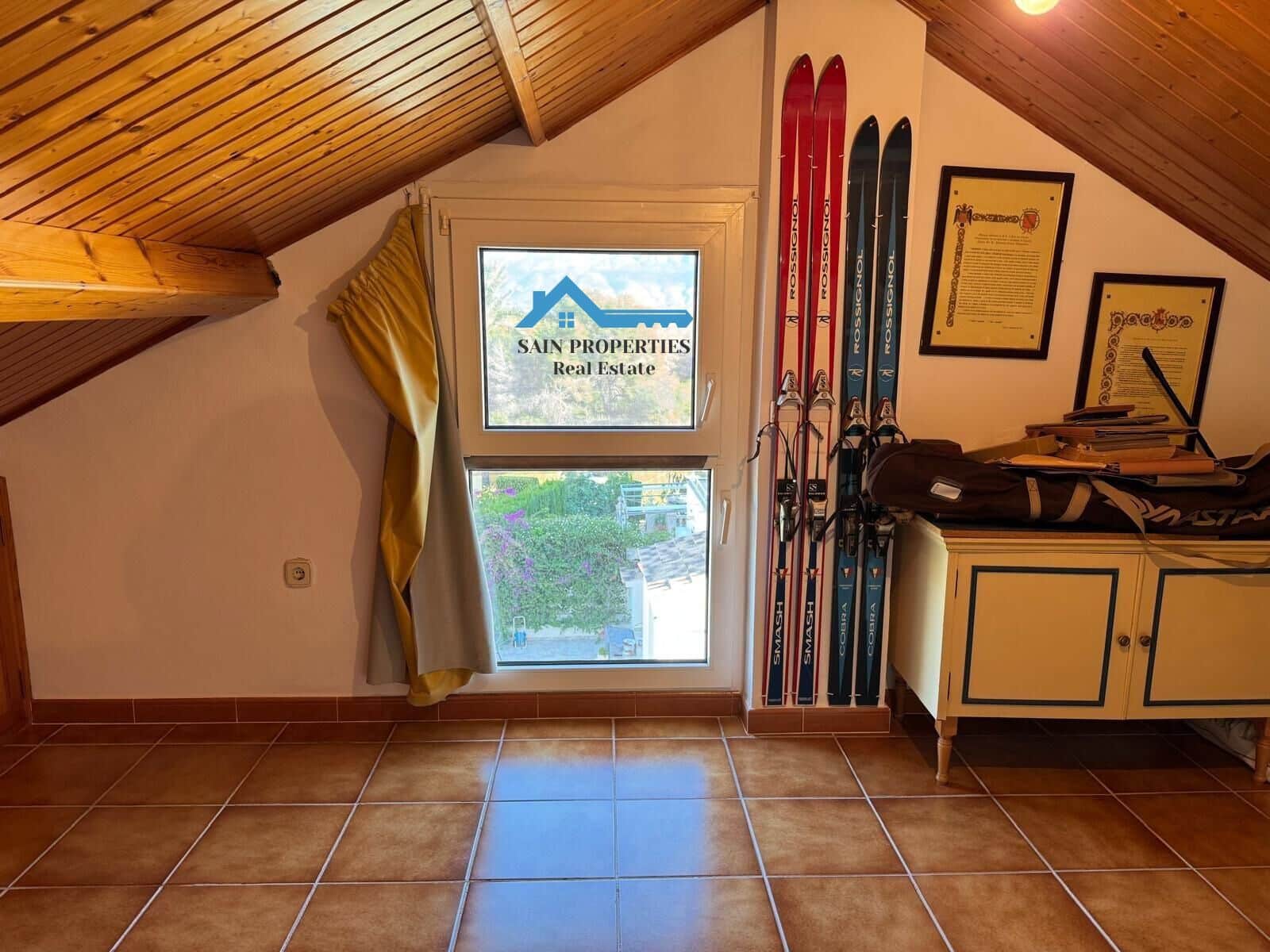 6 soverom Kjedet enebolig til salgs i Benidorm med svømmebasseng - € 460 000 (Ref: 9355812)