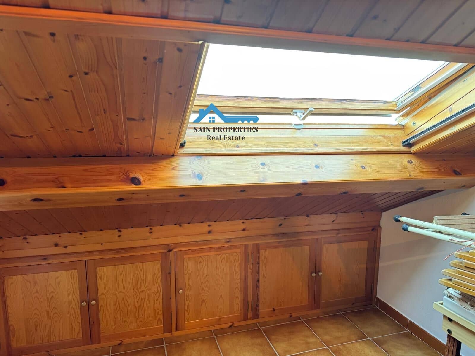 6 soverom Kjedet enebolig til salgs i Benidorm med svømmebasseng - € 460 000 (Ref: 9355812)