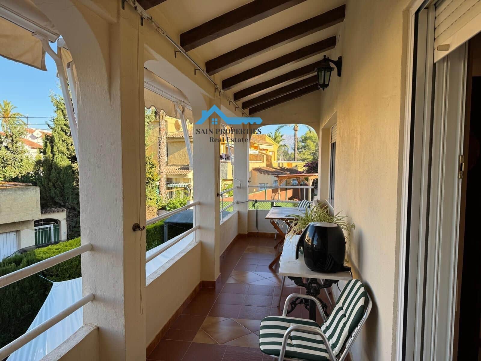 6 soverom Kjedet enebolig til salgs i Benidorm med svømmebasseng - € 460 000 (Ref: 9355812)