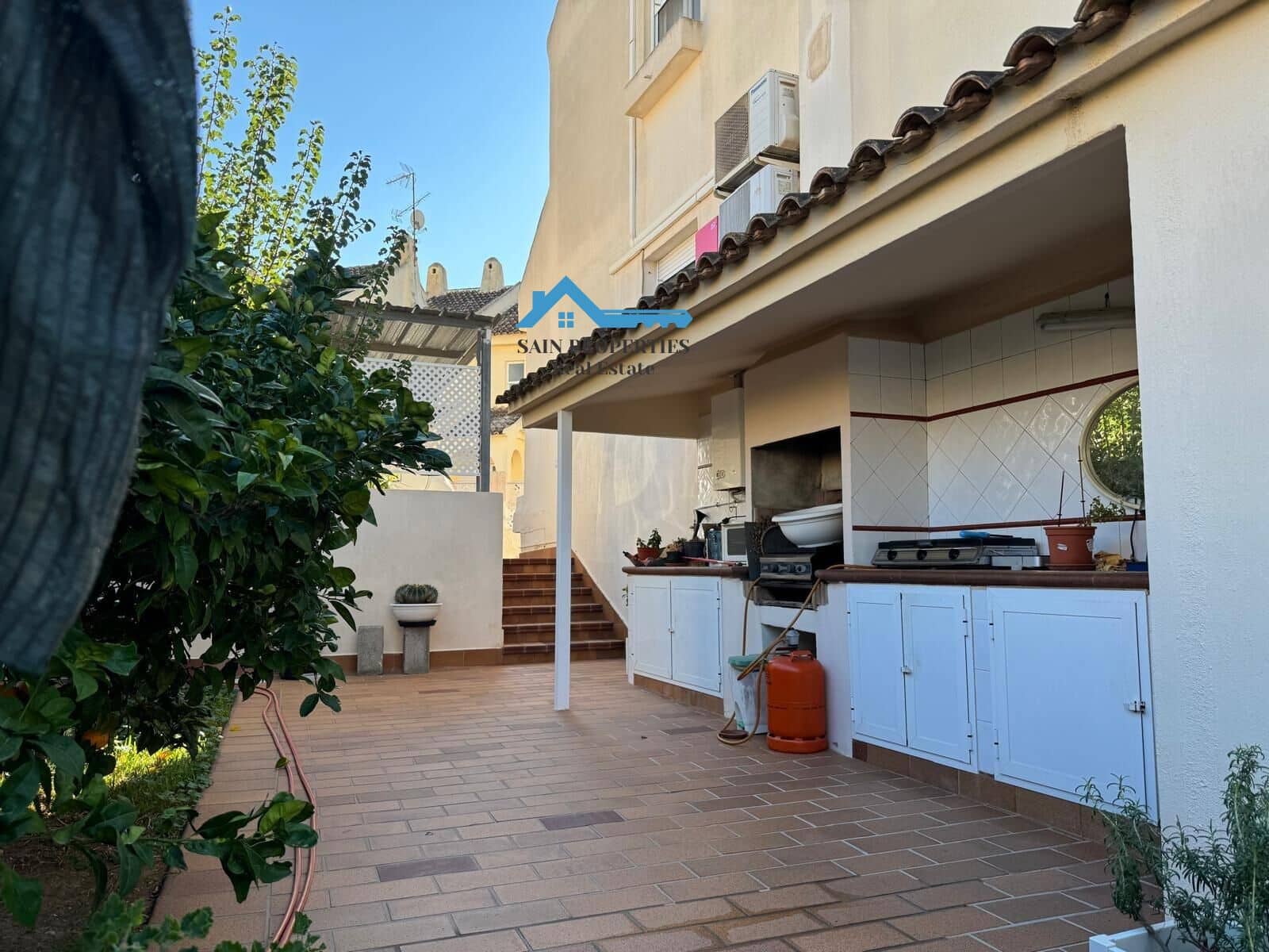 6 soverom Kjedet enebolig til salgs i Benidorm med svømmebasseng - € 460 000 (Ref: 9355812)