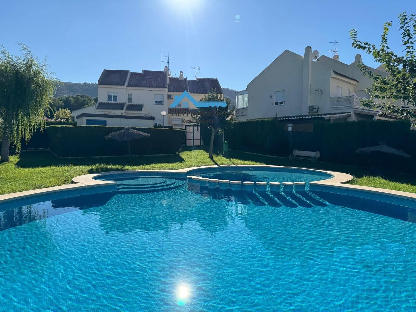 6 soverom Kjedet enebolig til salgs i Benidorm med svømmebasseng - € 460 000 (Ref: 9355812)