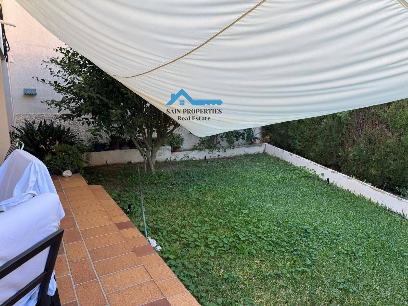 6 soverom Kjedet enebolig til salgs i Benidorm med svømmebasseng - € 460 000 (Ref: 9355812)