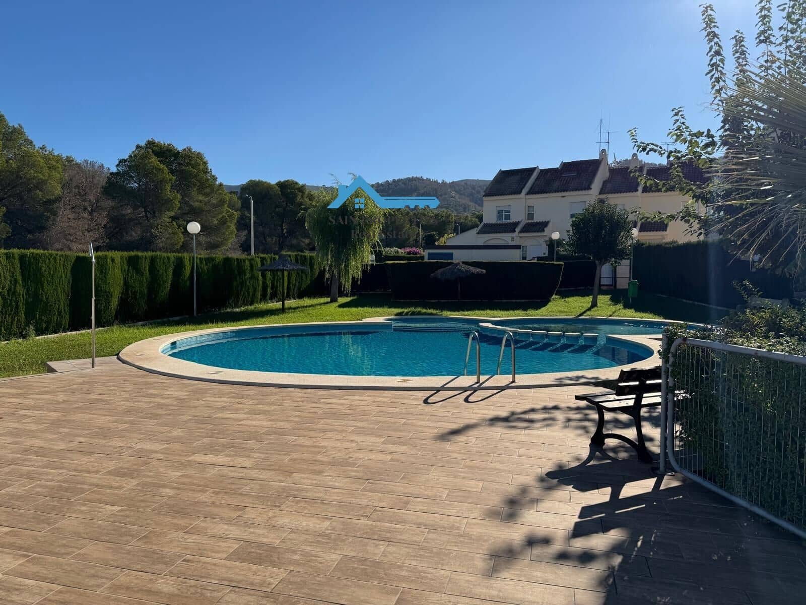 6 soverom Kjedet enebolig til salgs i Benidorm med svømmebasseng - € 460 000 (Ref: 9355812)