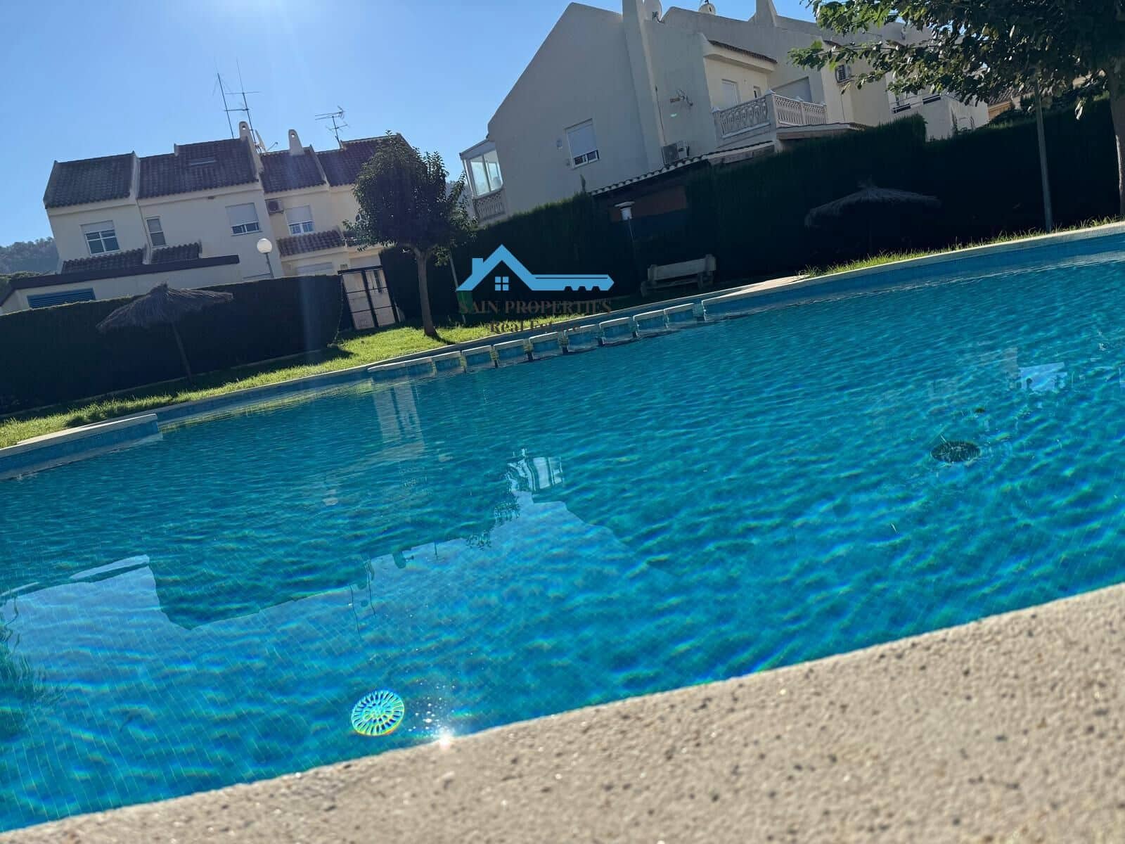 6 soverom Kjedet enebolig til salgs i Benidorm med svømmebasseng - € 460 000 (Ref: 9355812)