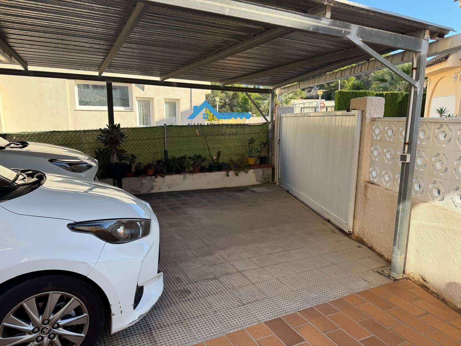 6 soverom Kjedet enebolig til salgs i Benidorm med svømmebasseng - € 460 000 (Ref: 9355812)