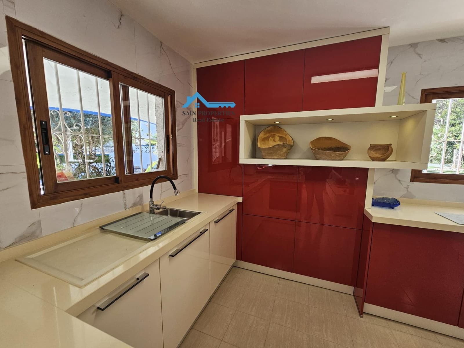 4 sypialnia Willa na sprzedaż w Altea z basenem garażem - 599 000 € (Ref: 9406814)