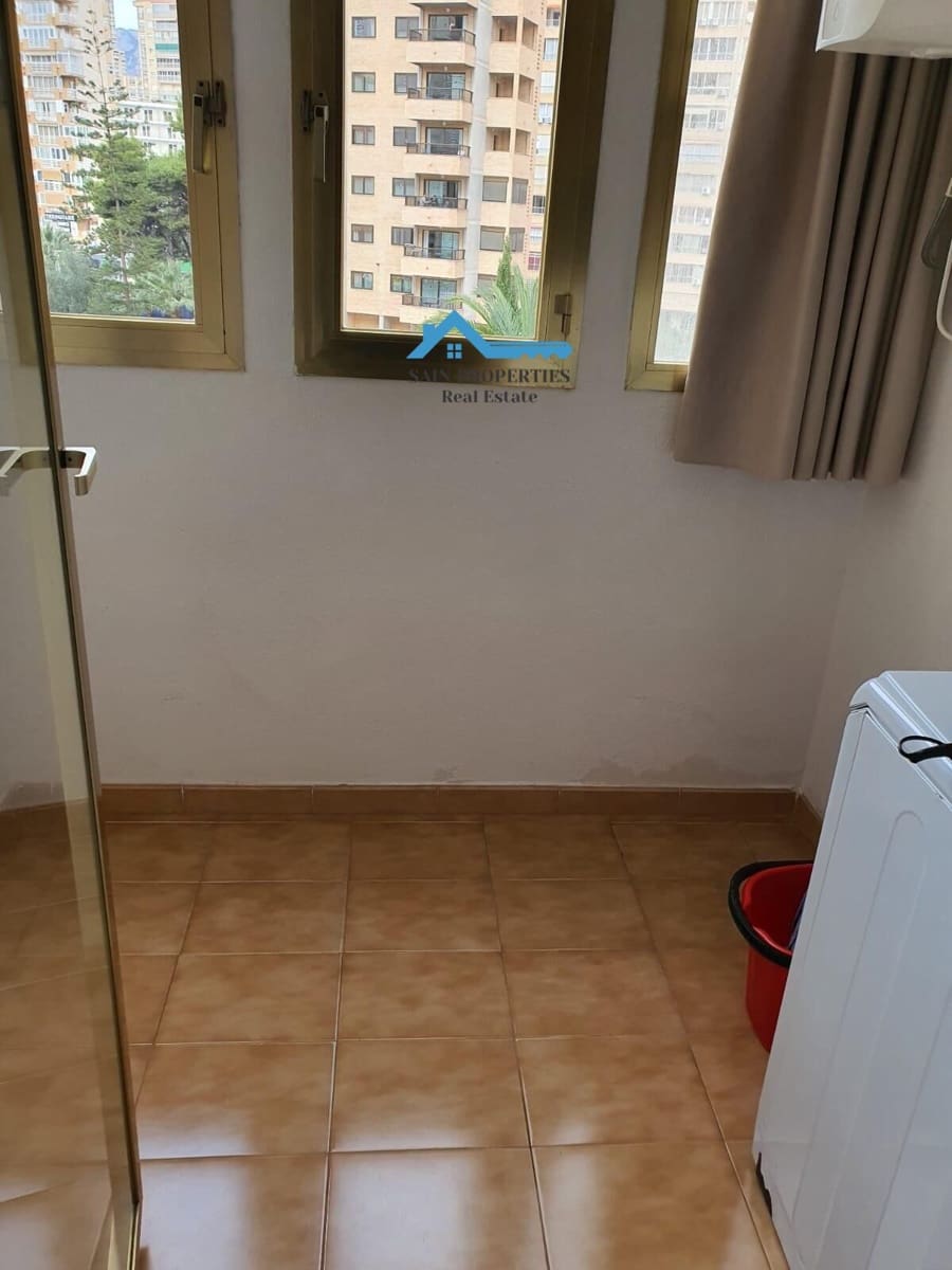 2 sovrum Lägenhet till salu i Benidorm med pool - 210 000 € (Ref: 9414069)