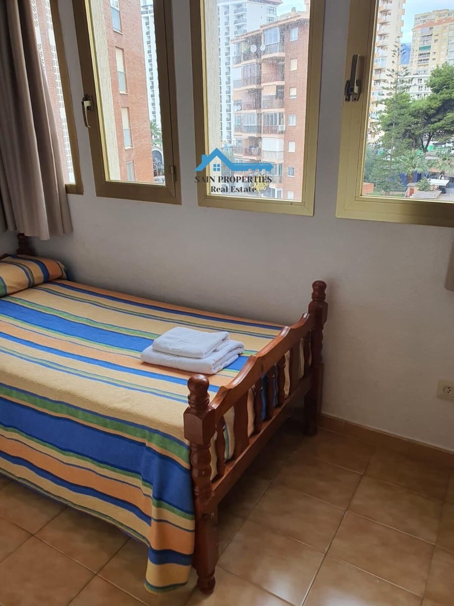 2 sovrum Lägenhet till salu i Benidorm med pool - 210 000 € (Ref: 9414069)