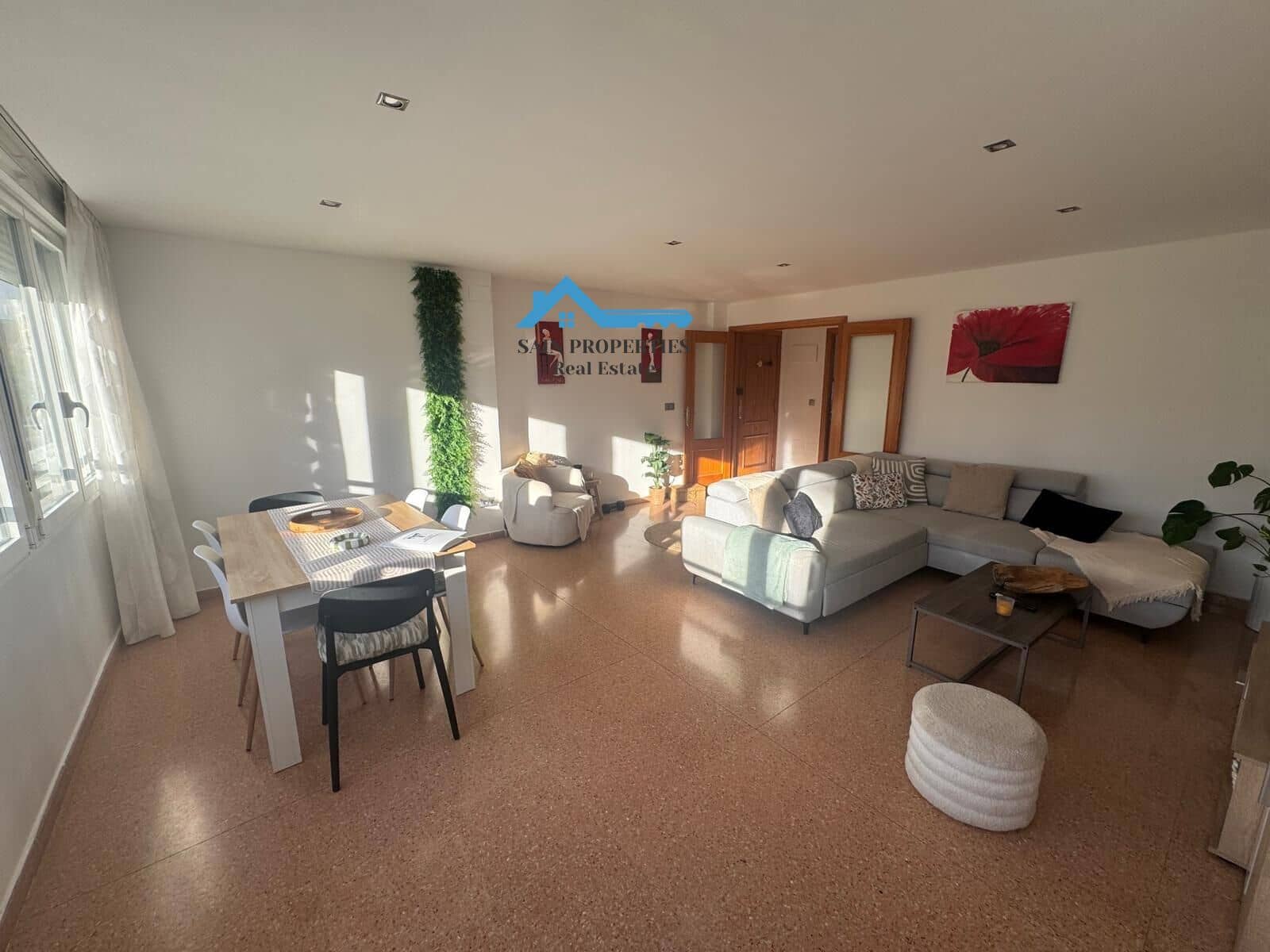 2 bedroom Flat for sale in Benidorm with pool - € 239,000 (Ref: 9440083)