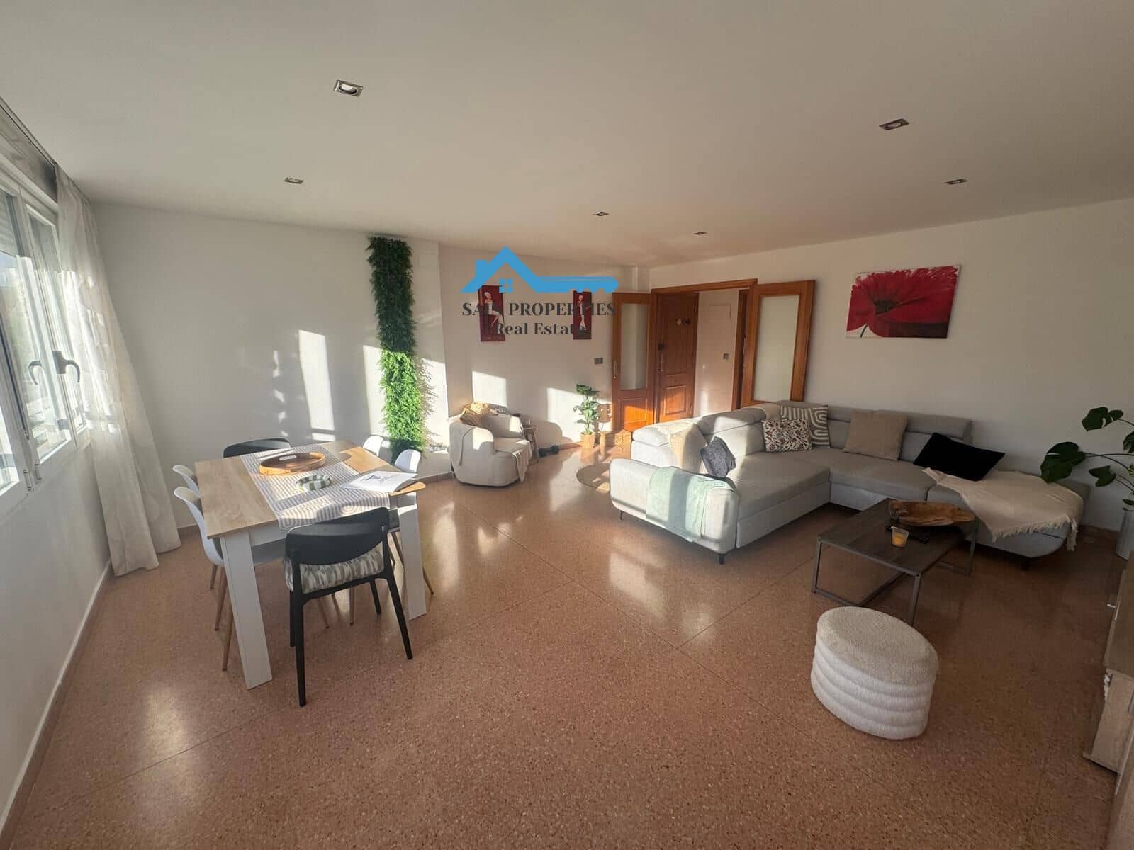 2 bedroom Flat for sale in Benidorm with pool - € 239,000 (Ref: 9440083)