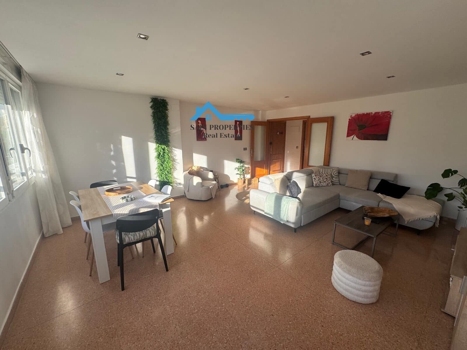 2 bedroom Flat for sale in Benidorm with pool - € 239,000 (Ref: 9440083)