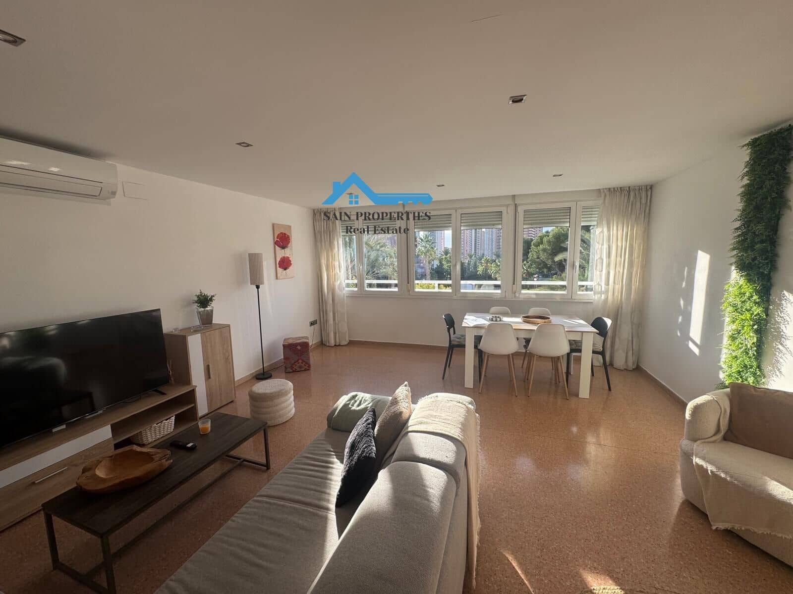 2 bedroom Flat for sale in Benidorm with pool - € 239,000 (Ref: 9440083)