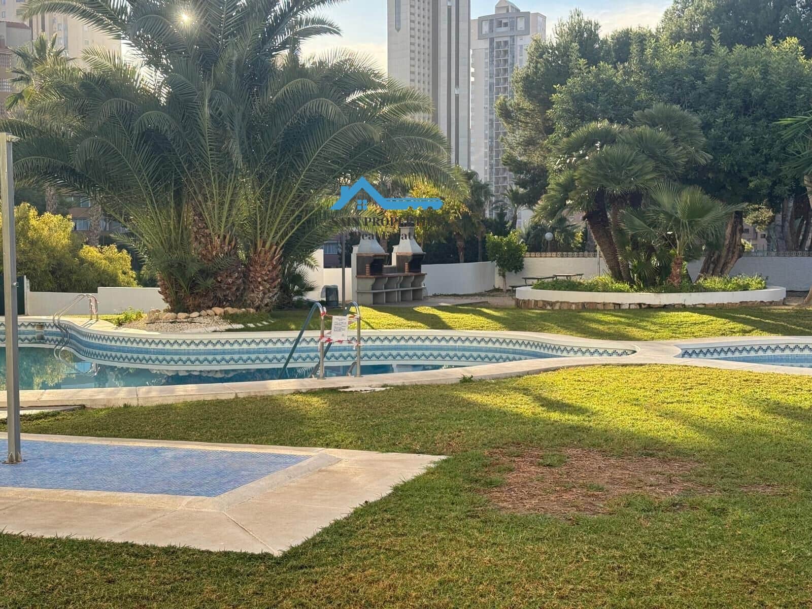 2 bedroom Flat for sale in Benidorm with pool - € 239,000 (Ref: 9440083)