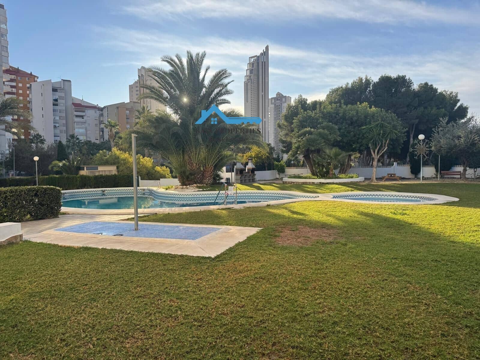 2 bedroom Flat for sale in Benidorm with pool - € 239,000 (Ref: 9440083)