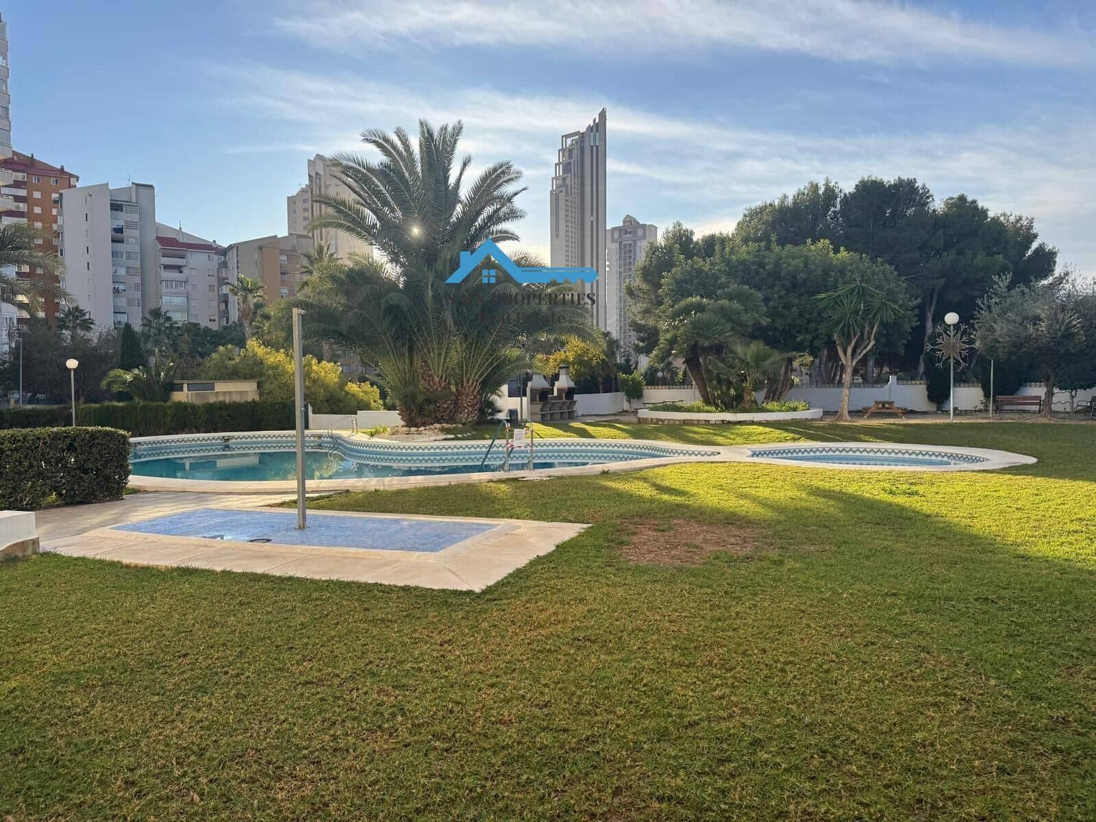 2 bedroom Flat for sale in Benidorm with pool - € 239,000 (Ref: 9440083)