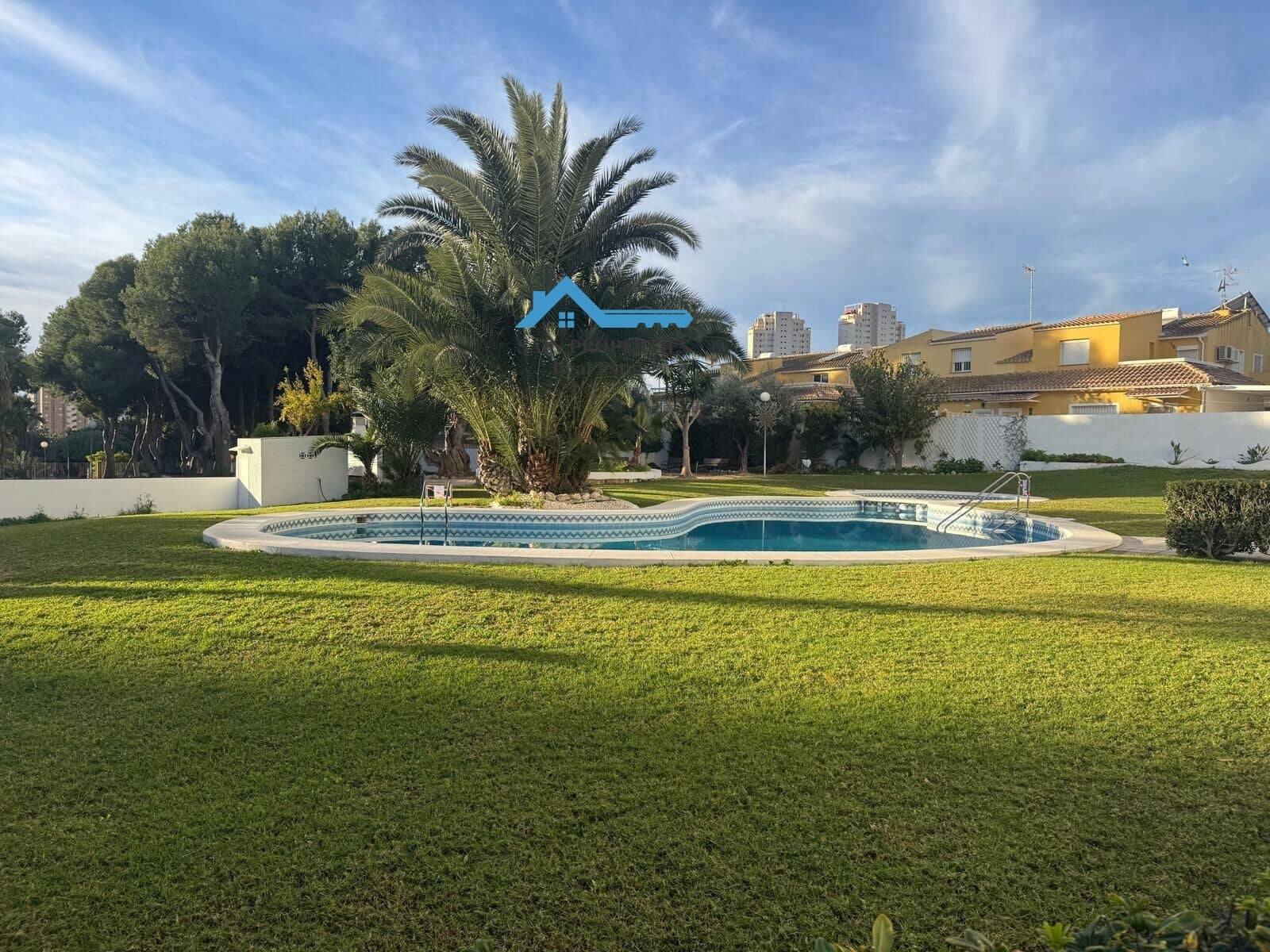 2 bedroom Flat for sale in Benidorm with pool - € 239,000 (Ref: 9440083)