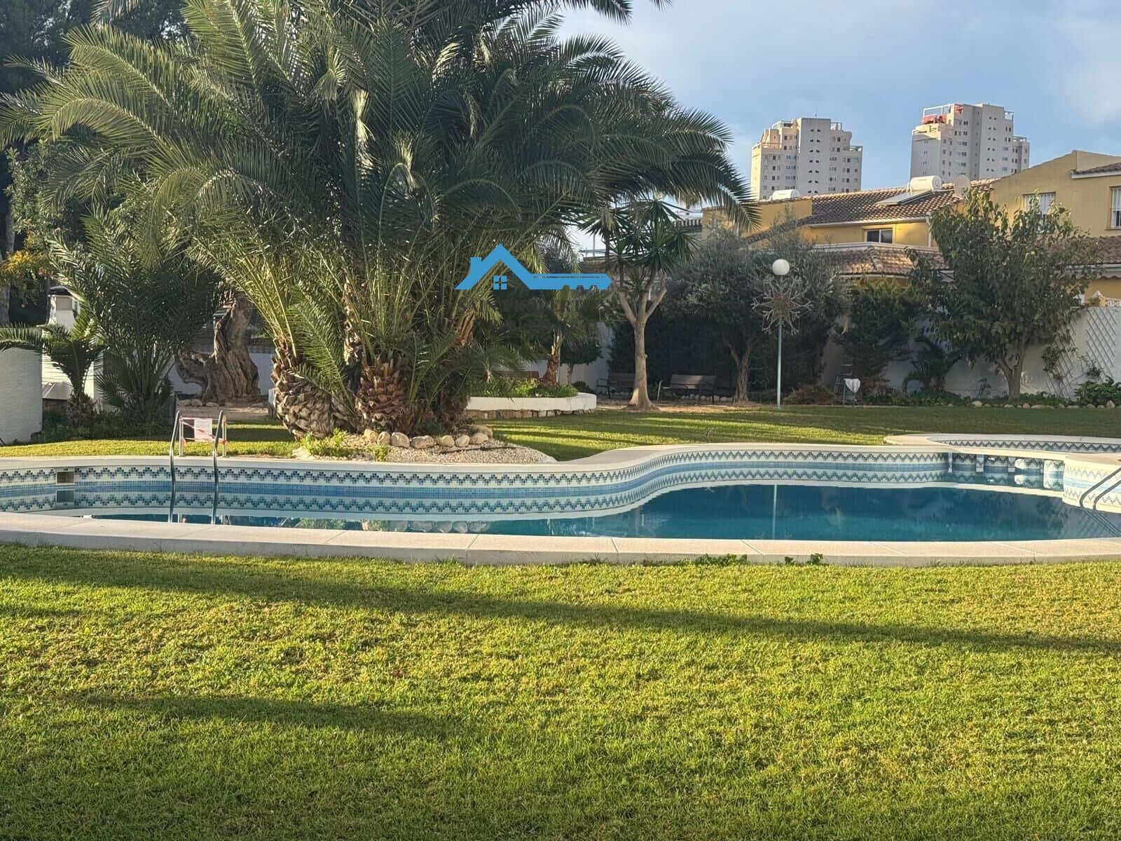 2 bedroom Flat for sale in Benidorm with pool - € 239,000 (Ref: 9440083)