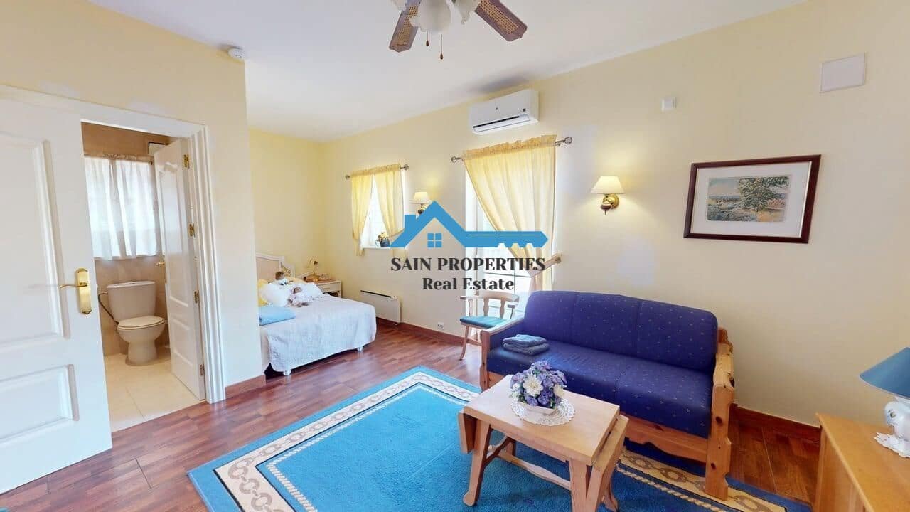 Chalet de 4 habitaciones en Alfaz del Pi / L'Alfàs del Pi en venta con piscina garaje - 850.000 € (Ref: 9446300)